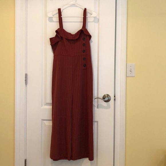 Lulu’s wide leg jumpsuit - Picture 1 of 4
